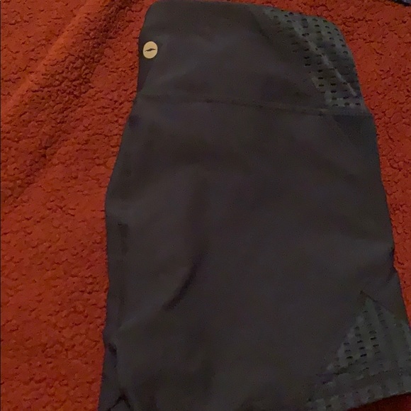 Avía women shorts - Picture 2 of 2